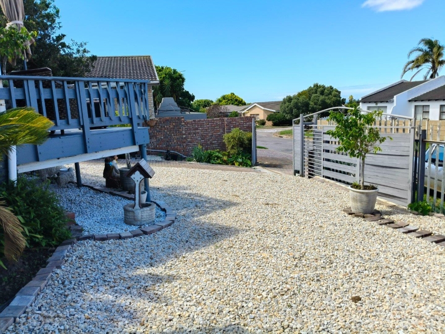 3 Bedroom Property for Sale in Wavecrest Eastern Cape